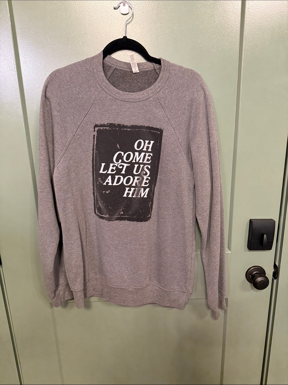 Soft Gray Graphic Crewneck Sweatshirt - 'Oh Come Let Us Adore Him'
